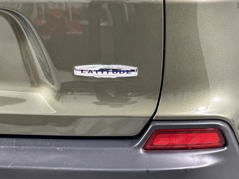 Used 2019 Jeep Cherokee Latitude Plus w/ Cold Weather Group image 33