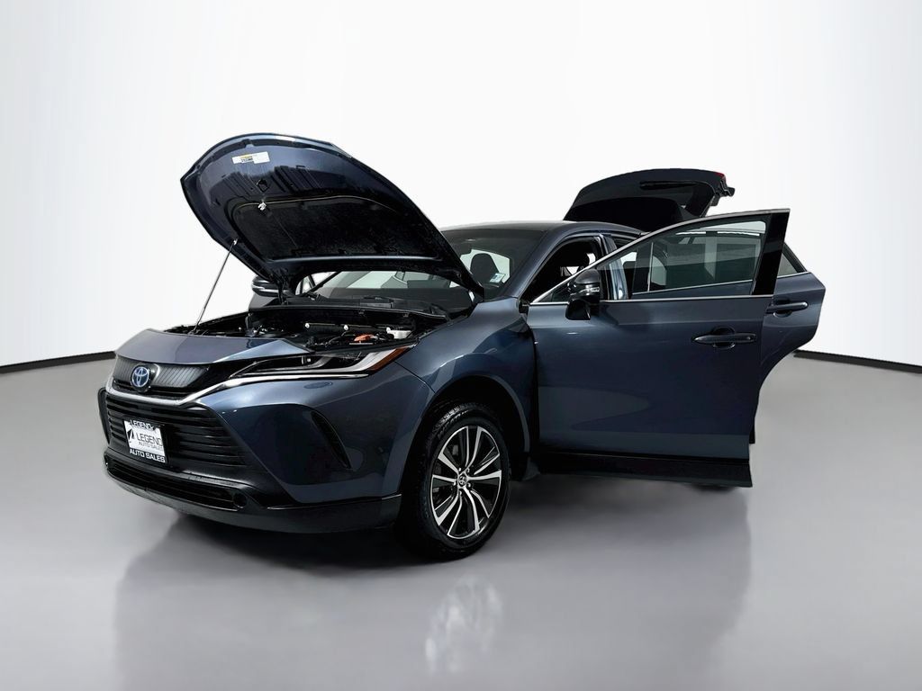 Used 2024 Toyota Venza LE AWD/4WD image 17