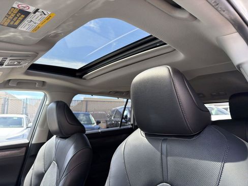 Used 2023 Toyota Highlander Limited FWD image 18