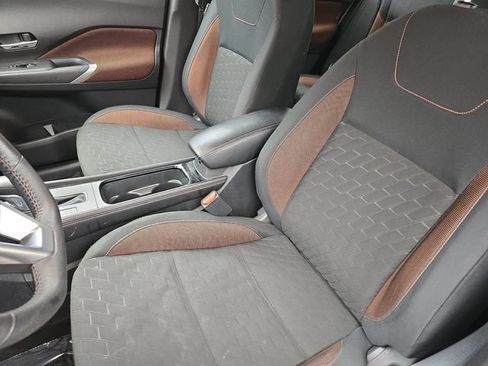 Used 2023 Nissan Kicks SR w/ Interior Electronics Package FWD image 15