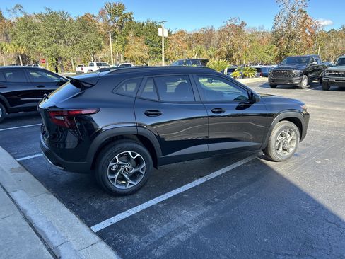 New 2025 Chevrolet Trax LT w/ Driver Confidence Package image 10