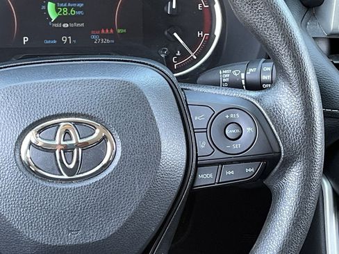 Used 2025 Toyota RAV4 XLE AWD/4WD image 14