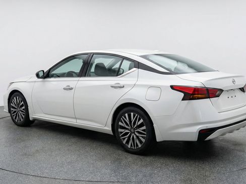 Used 2025 Nissan Altima 2.5 SV image 6