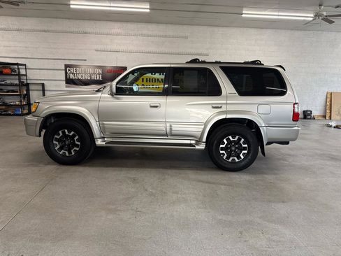 Used 2001 Toyota 4Runner Limited image 93