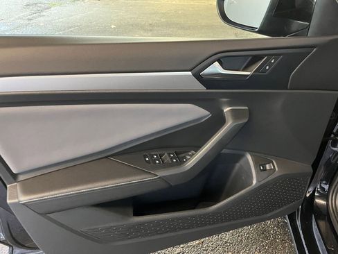 Used 2025 Volkswagen Jetta SE image 20