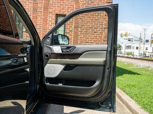 Used 2024 Lincoln Navigator L Black Label AWD/4WD image 40