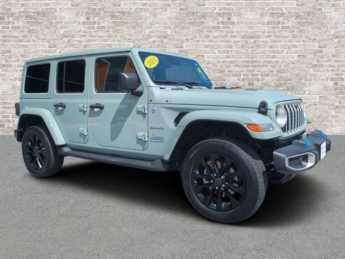 Used 2024 Jeep Wrangler Unlimited Sahara w/ Technology Group AWD/4WD image 1