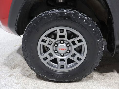 Used 2018 Toyota 4Runner TRD Off-Road image 9