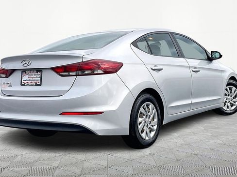 Used 2018 Hyundai Elantra SE image 11