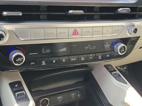 Certified 2024 Kia Telluride S w/ S Sunroof Package FWD image 17