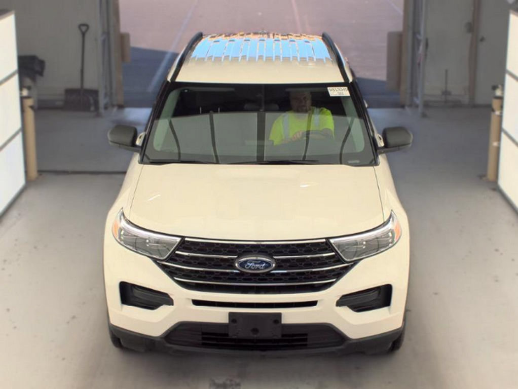 Used 2024 Ford Explorer XLT AWD/4WD image 3