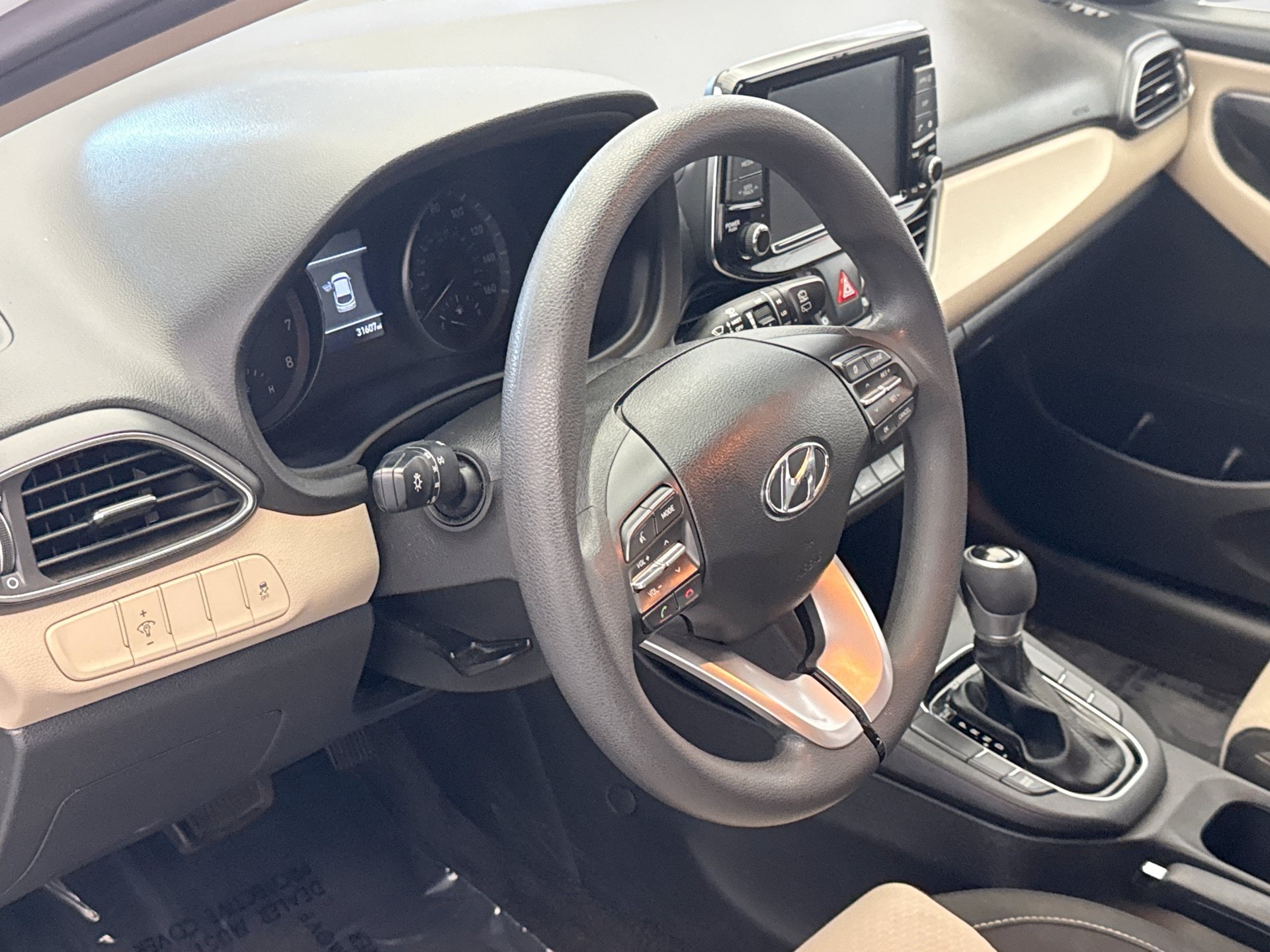 Used 2020 Hyundai Elantra GT FWD image 10