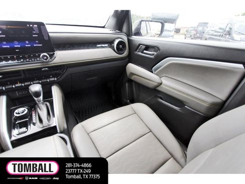 Used 2025 Chevrolet Colorado ZR2 w/ Technology Package AWD/4WD image 11