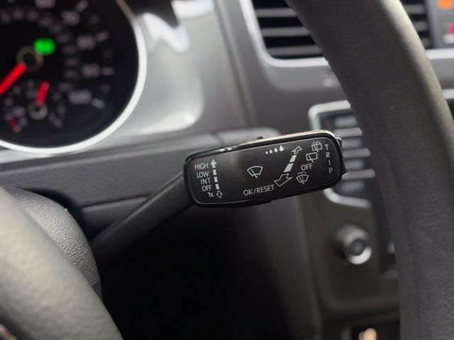 Used 2016 Volkswagen e-Golf SE w/ DC Fast Charging Package FWD image 22