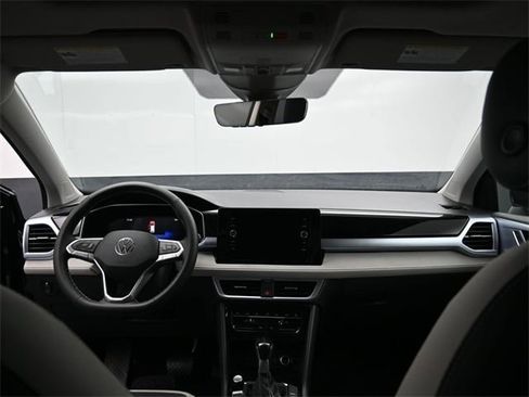 New 2026 Volkswagen Taos SE image 10