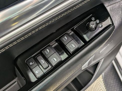 Certified 2024 Jeep Wagoneer Series II w/ Flexible Seating Group image 15