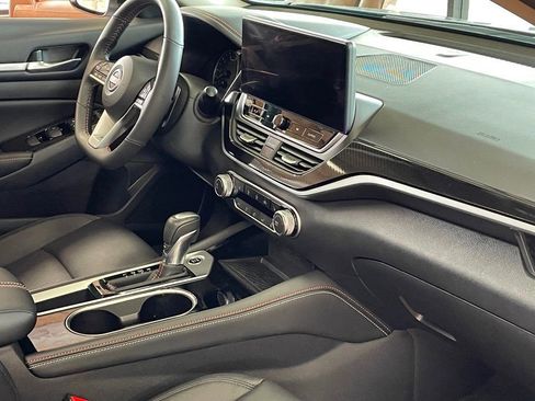 Used 2024 Nissan Altima 2.5 SR w/ SR Premium Package image 24