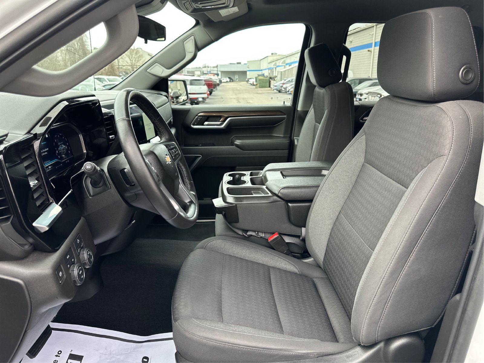 Used 2022 Chevrolet Silverado 1500 LT AWD/4WD image 9