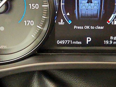 Used 2018 Jaguar F-PACE Prestige image 16