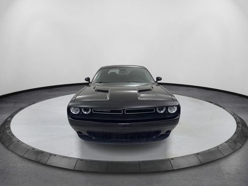 Used 2023 Dodge Challenger SXT RWD image 2