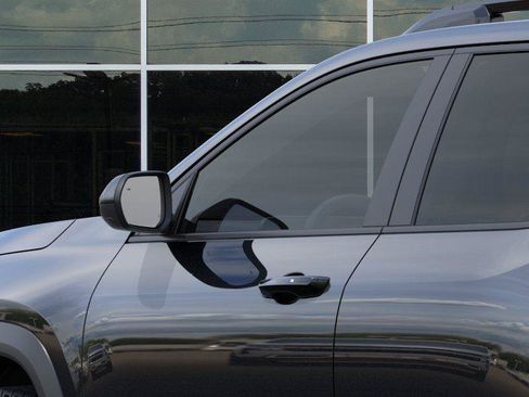 New 2026 Chevrolet Equinox LT w/ Convenience Package II FWD image 12