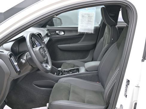Used 2023 Volvo C40 P8 Recharge Ultimate AWD/4WD image 17