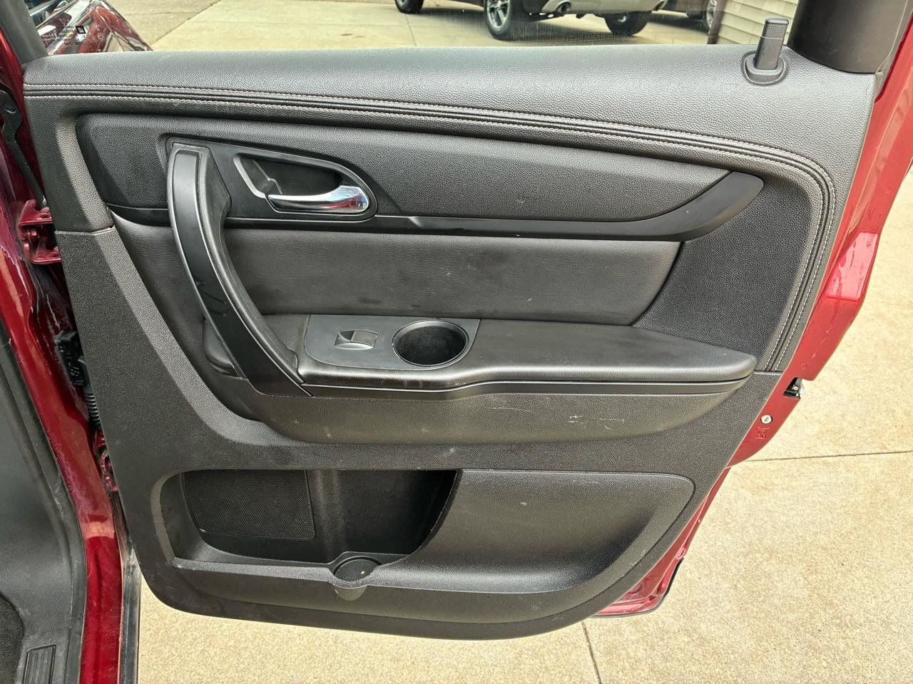 Used 2016 Chevrolet Traverse LT w/ Style and Technology Package FWD image 16