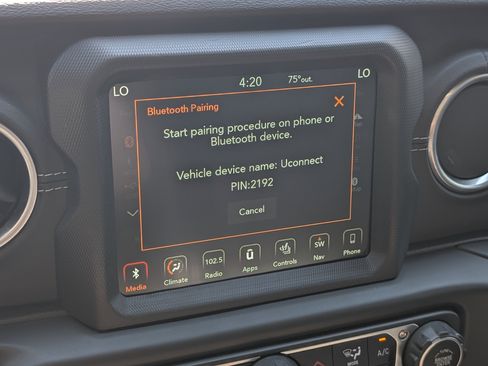 Used 2018 Jeep Wrangler Unlimited Sahara AWD/4WD image 28