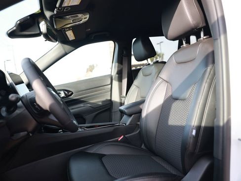 New 2026 Jeep Compass Latitude image 13