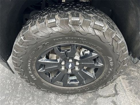 Certified 2021 Chevrolet Colorado Z71 w/ Z71 Midnight Edition image 17