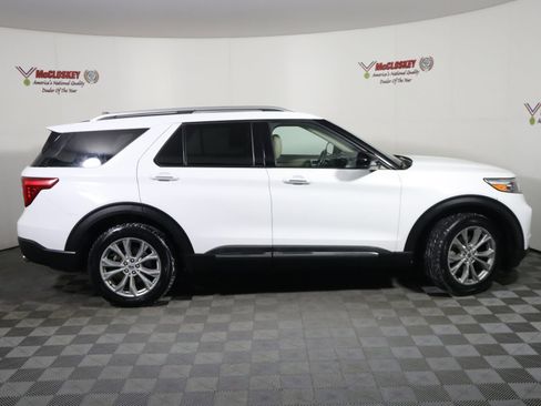 Used 2023 Ford Explorer Limited image 3