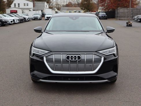 Used 2020 Audi e-tron Premium Plus image 3