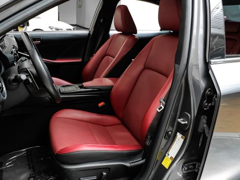 Used 2024 Lexus IS 300 w/ Comfort Package image 33