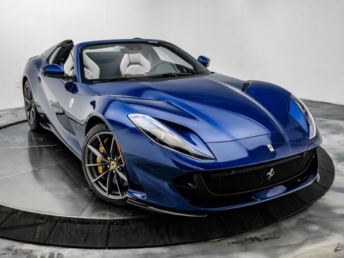 Used 2022 Ferrari 812 GTS RWD image 32