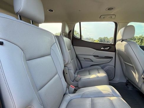 Used 2019 GMC Acadia SLT FWD image 17