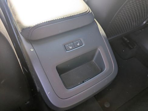 Used 2025 Volvo XC60 B5 Plus image 8