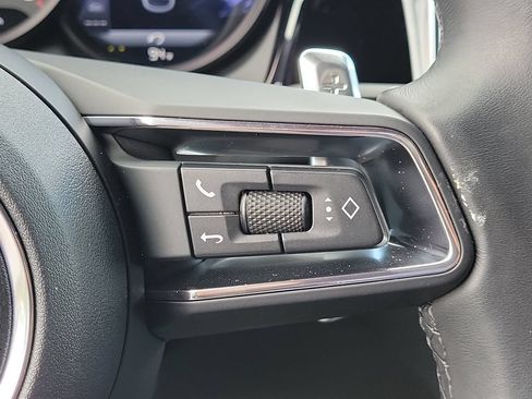 Certified 2025 Porsche Macan AWD/4WD image 38