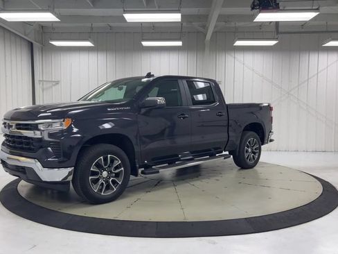 Used 2022 Chevrolet Silverado 1500 LT AWD/4WD image 4