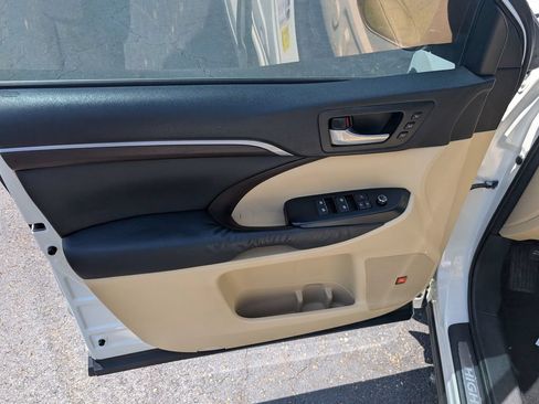 Used 2014 Toyota Highlander Limited AWD/4WD image 14