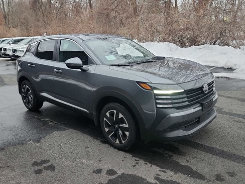 Certified 2025 Nissan Kicks SV w/ Illumination Package image 3