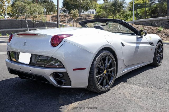 Used 2012 Ferrari California RWD image 8