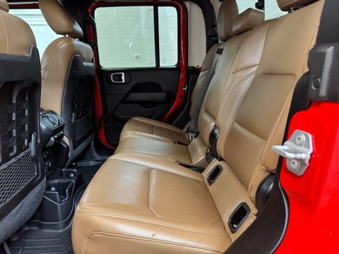 Used 2020 Jeep Gladiator Rubicon image 16