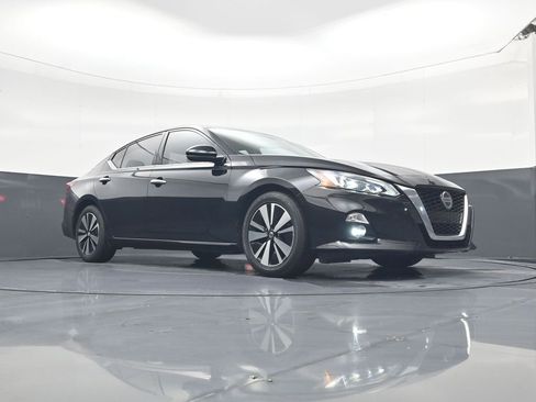 Used 2019 Nissan Altima 2.5 SV image 16