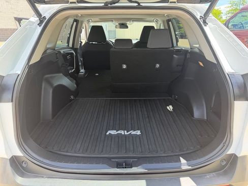 Certified 2021 Toyota RAV4 XLE w/ Convenience Package AWD/4WD image 29