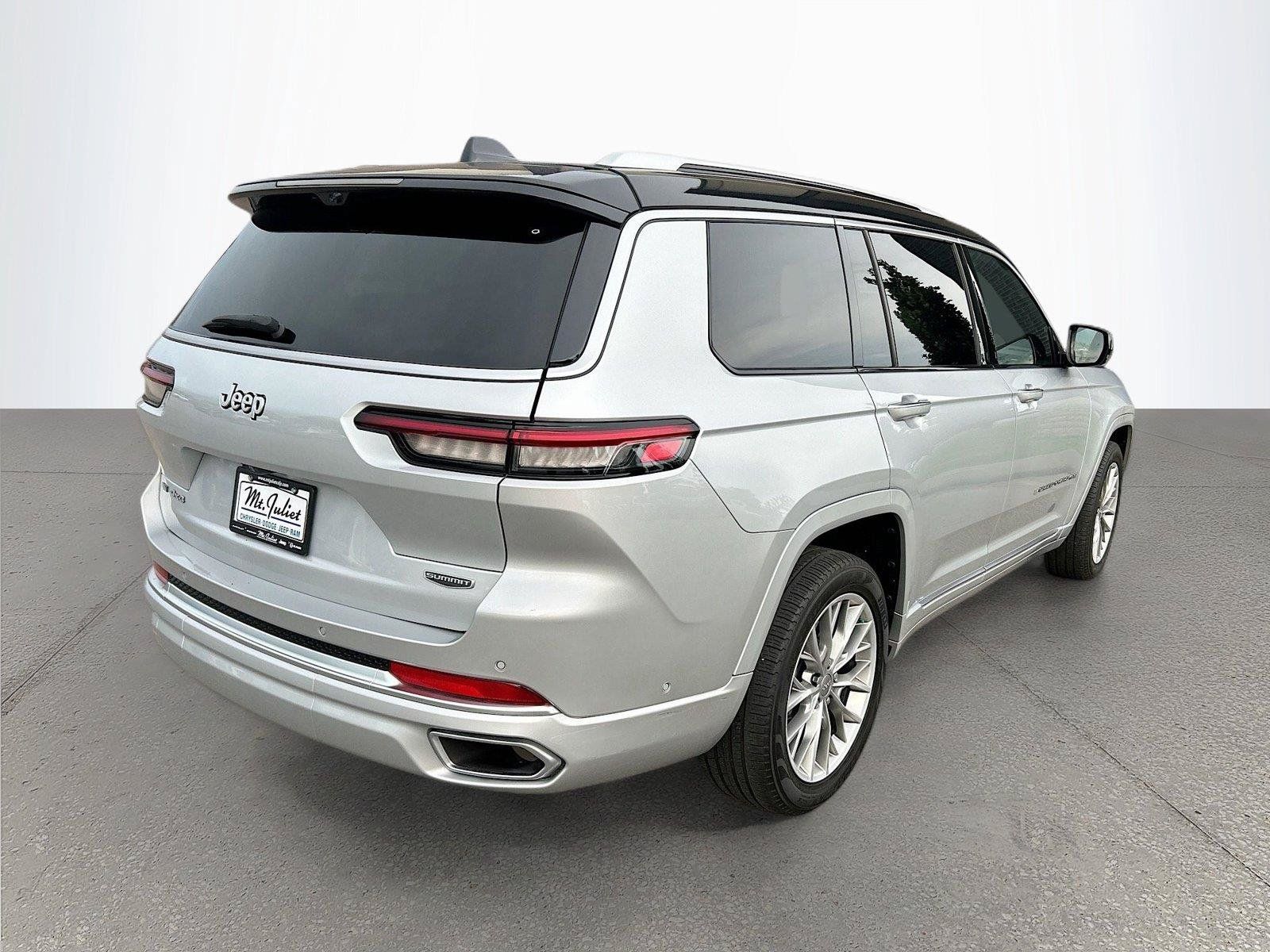 Used 2023 Jeep Grand Cherokee L Summit w/ Advanced Protech Group IV AWD/4WD image 4