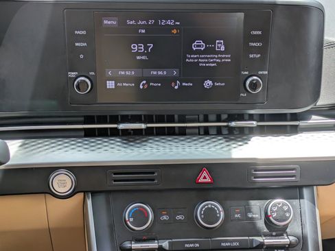 Certified 2024 Kia Carnival LX FWD image 15