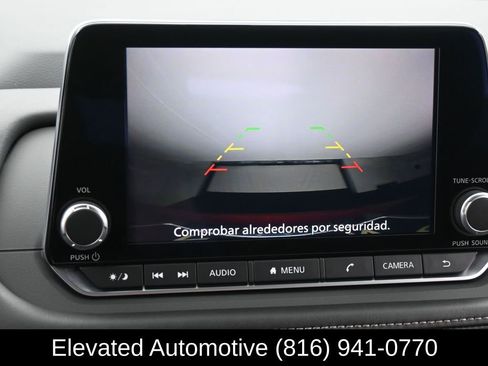 Used 2025 Nissan Rogue S AWD/4WD image 19