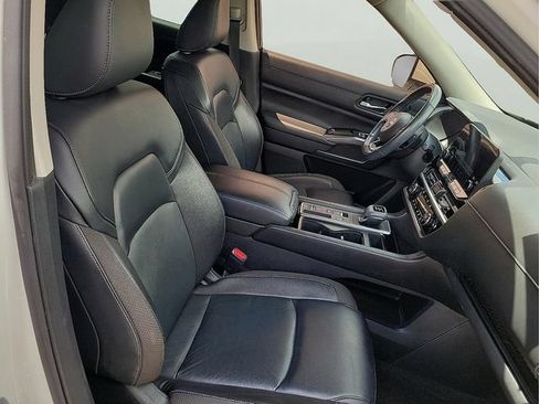 Used 2022 Nissan Pathfinder SL FWD image 18