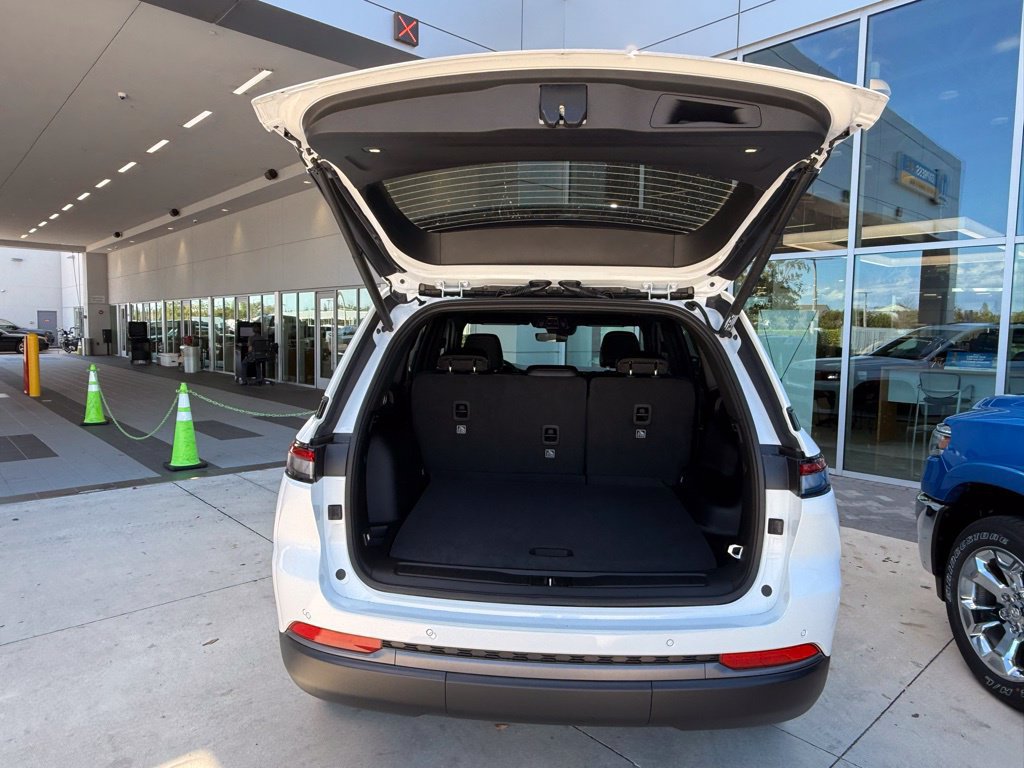 New 2026 Jeep Grand Cherokee Altitude RWD image 35