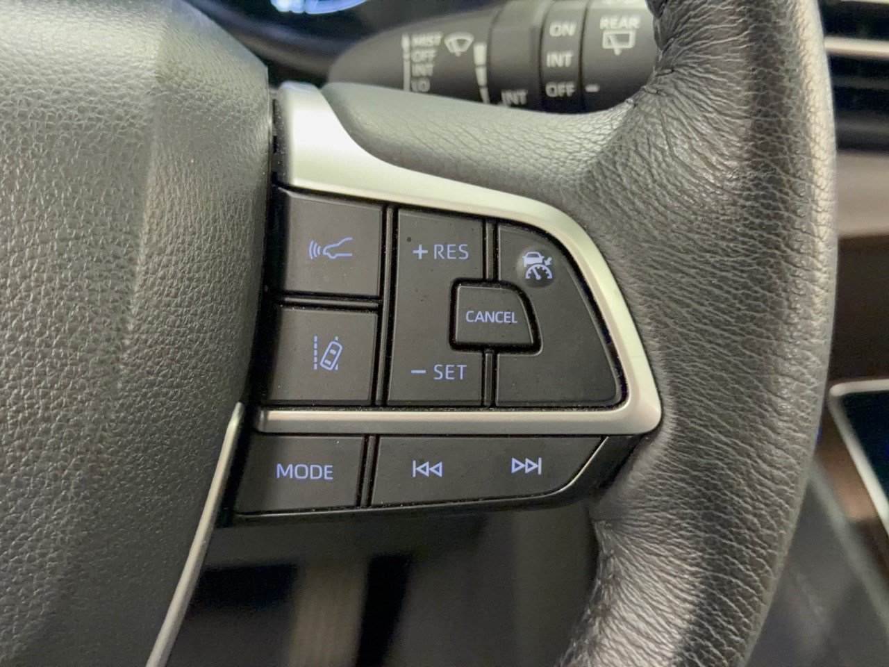 Used 2023 Toyota Sienna XLE w/ XLE Plus Package AWD/4WD image 19